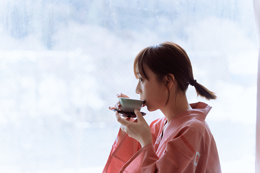 https://citygate-volkswagen.contentspace.co.uk/wp-content/uploads/sites/44/2023/12/young-asian-woman-in-kimono-drinking-hot-tea-while-relaxing-in-a-traditional-japanese-room.jpg